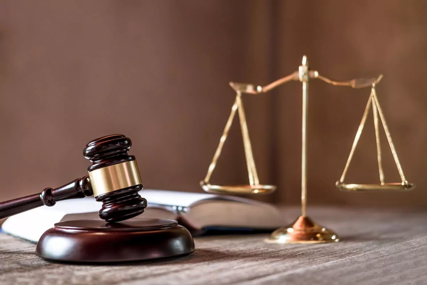 وکیل پایه یک دادگستری حامد احمدی در بندرعباس